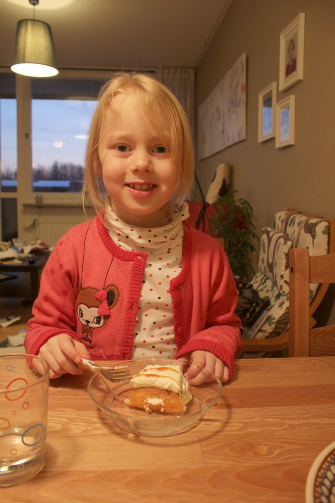 Heimasætan var mjög ánægð með báðar týpurnar af kökunni Silvíu kaka