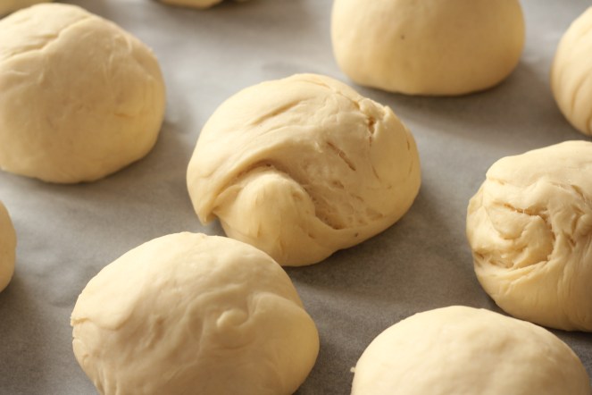 Ég get ekki sagt að ég sé sérstaklega fær í að móta fallegar bollur, stundum svolítið að flýta mér ;)