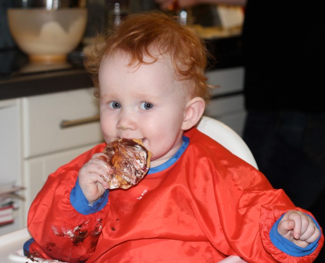 Örverpið smakkaði bollur í fyrsta sinn og fannst þær bara hreint ekki sem verstar :)