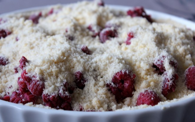 Hindberjabaka með ferskjum og marsípani