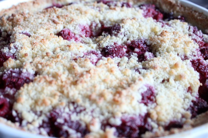 Hindberjapaka með marsípani og ferskjum