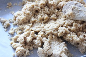 Deigið komið á bökunarplötuna...