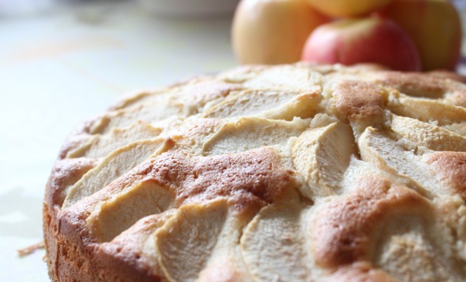 Eplakaka með marsípani