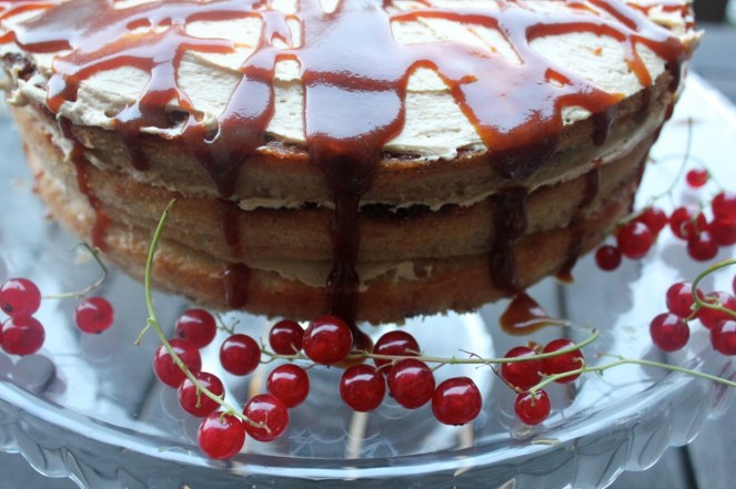 Bananakaramellukaka með karamellusmjörkremi